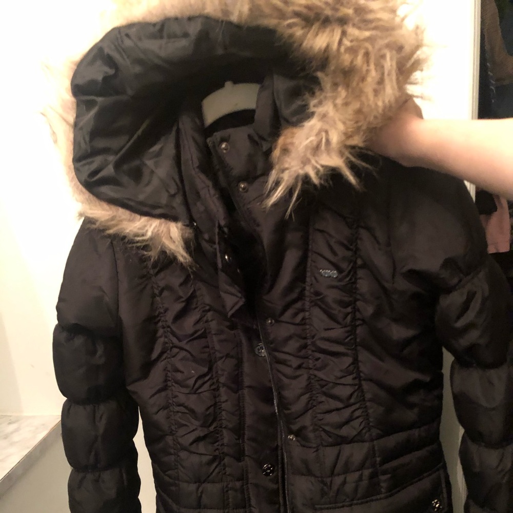 BLACK PUFFER COAT WITH FAUX FUR